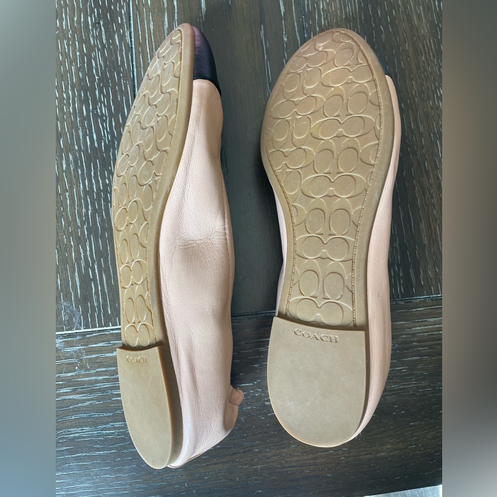 Coach Women's Black and Cream Flats Like New - Picture 4 of 7